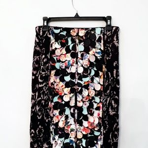 Short elegant Skirt with #D detail